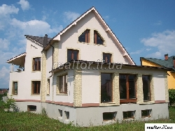 Große Villa für zwei Familien in den malerischen Vororten von Ivano-Frankivsk