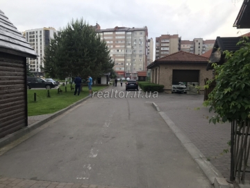 Затишна земельна ділянка в районі вулиці Івасюка