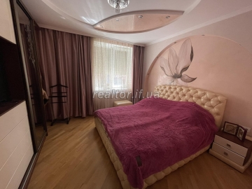 Mieten Sie eine Wohnung mit zwei Schlafzimmern in einem Neubau in der Straße Pulyuya