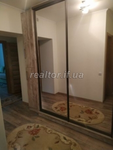 I will rent an apartment near the Shevchenko Park in a newly built building on the street of the National Guard