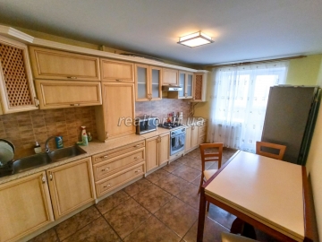 Rent an apartment in the city center on Tychyna Street