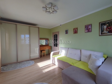 I will rent a one room apartment on Mykolaichuka Street
