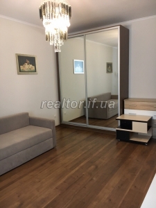 Rent an apartment in a newly built house in the city center next to a hundred meters