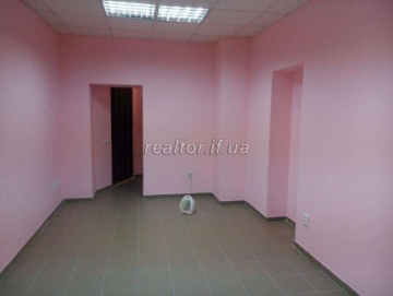 Commercial space for rent in the center near the Carpathian University!