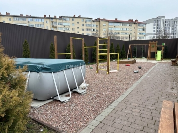 Zruchne_roztashuvannya_ta_prostir_dvokimnatna_kvartyra_na_druhomu_poversi_23477_9_1733150698.jpeg