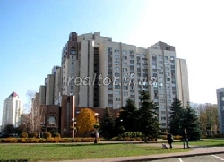 I rent three-room apartment in Kyiv