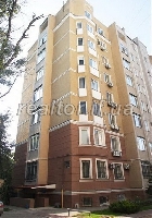 Sale 3-bedroom apartment in Odessa on the street. French Boulevard