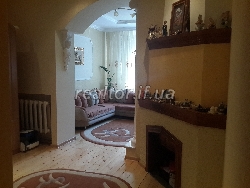 Особняк в районі центру по вулиці Урожайна