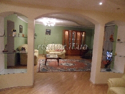 Apartment for rent in the city center near the park